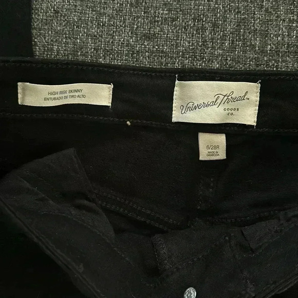 Never worn size 6 high rise skinny black Universal Thread jeans - Picture 3 of 4